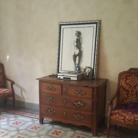 Hotel Manoir En Crau Arles Esterno foto