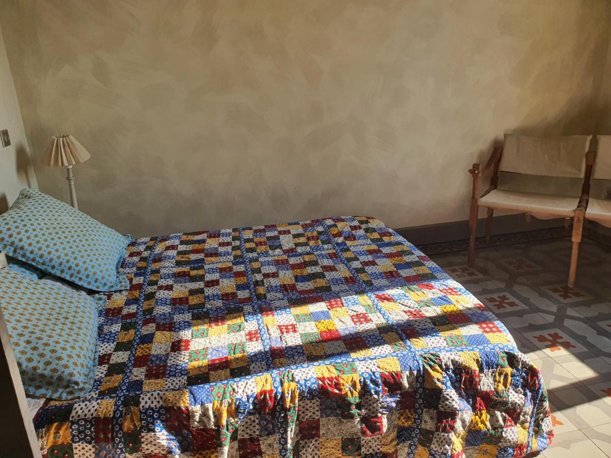 Hotel Manoir En Crau Arles Esterno foto