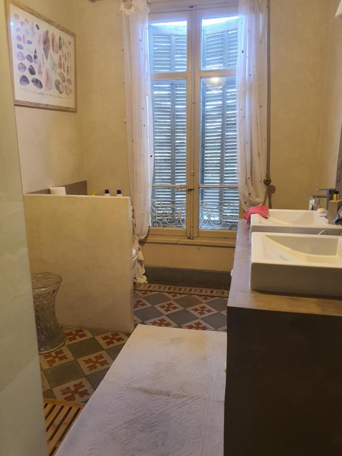 Hotel Manoir En Crau Arles Esterno foto