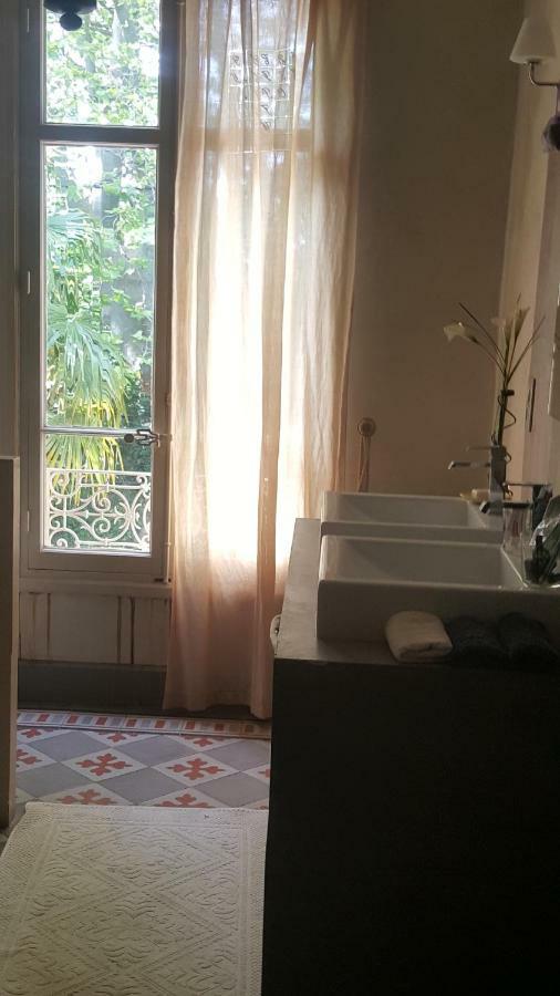 Hotel Manoir En Crau Arles Esterno foto