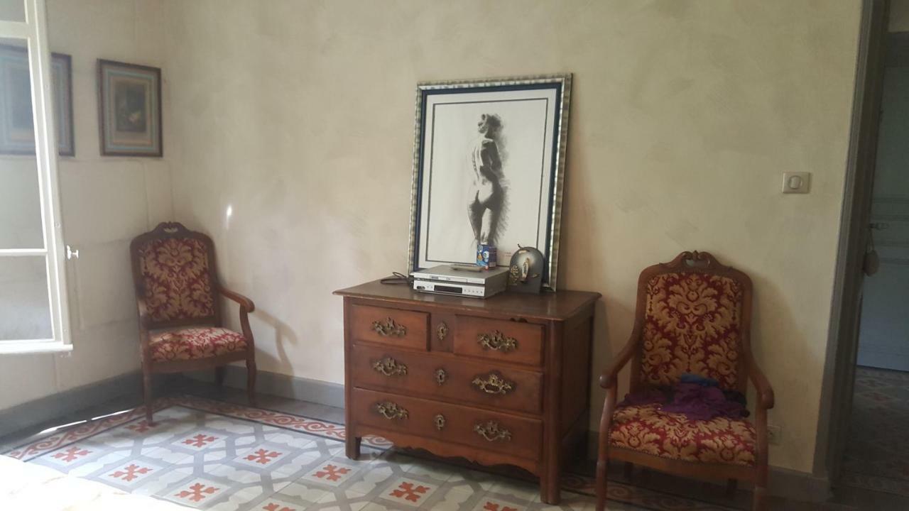Hotel Manoir En Crau Arles Esterno foto